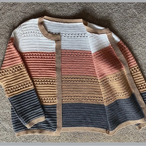 🎉NWOT Open Front Sweater, Women’s Size Med (runs big), Cream/Salmon/Beige… - Picture 2 of 4